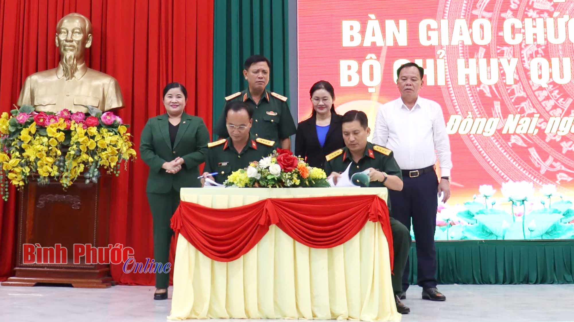 Bàn giao chức vụ Chỉ huy trưởng Bộ Chỉ huy Quân sự tỉnh Đồng Nai Bàn giao chức vụ Chỉ huy trưởng Bộ Chỉ huy Quân sự tỉnh Đồng Nai