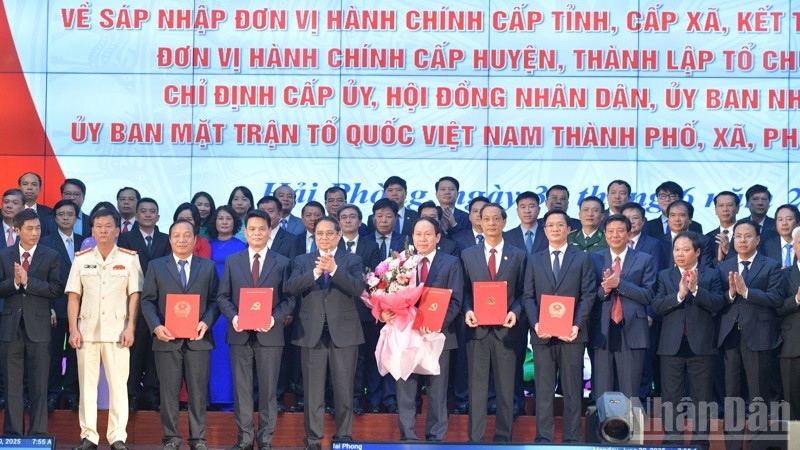 Thủ tướng Phạm Minh Chính dự Lễ công bố các Quyết định của Trung ương và địa phương về sáp nhập đơn vị hành chính cấp tỉnh, cấp xã