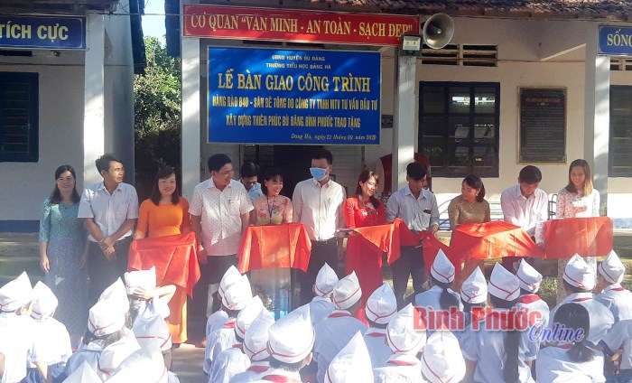 Trao công trình “Vì đàn em thân yêu” cho Trường tiểu học Đăng Hà