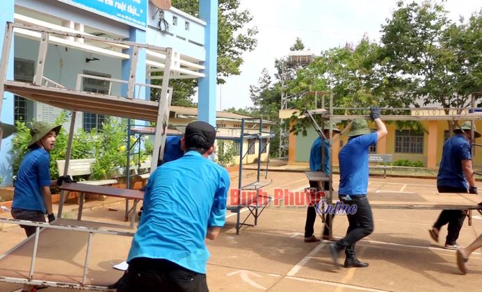 Tuổi trẻ Bình Long chuẩn bị điều kiện cho khu cách ly tập trung Tuổi trẻ Bình Long chuẩn bị điều kiện cho khu cách ly tập trung
