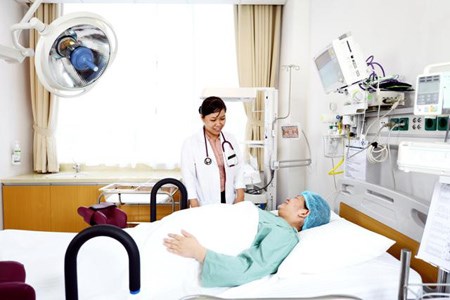 Không để người bệnh phải nằm ghép quá 48 giờ kể từ khi nhập viện Không để người bệnh phải nằm ghép quá 48 giờ kể từ khi nhập viện