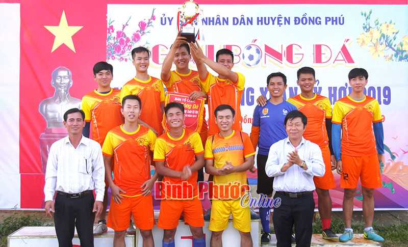 Công an Đồng Phú vô địch giải bóng đá mừng Đảng, mừng xuân Công an Đồng Phú vô địch giải bóng đá mừng Đảng, mừng xuân
