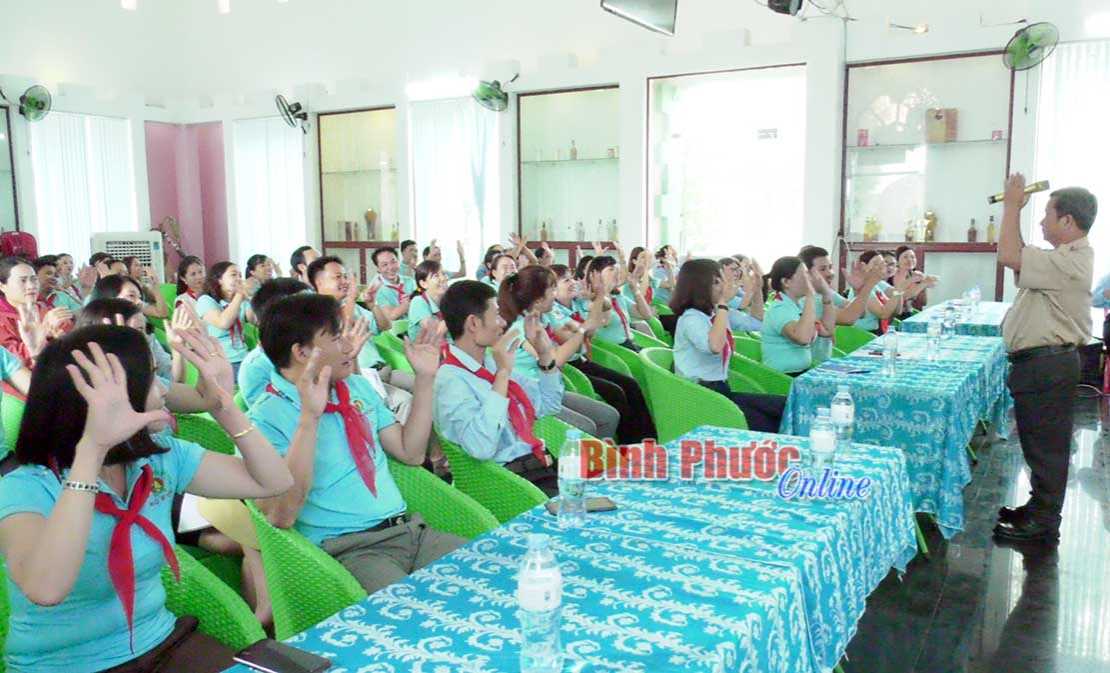 Tập huấn nghiệp vụ công tác đội năm học 2019-2020 Tập huấn nghiệp vụ công tác đội năm học 2019-2020