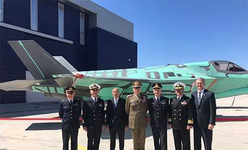 Lần đầu tiên máy bay chiến đấu F-35B được lắp ráp tại Italia Lần đầu tiên máy bay chiến đấu F-35B được lắp ráp tại Italia