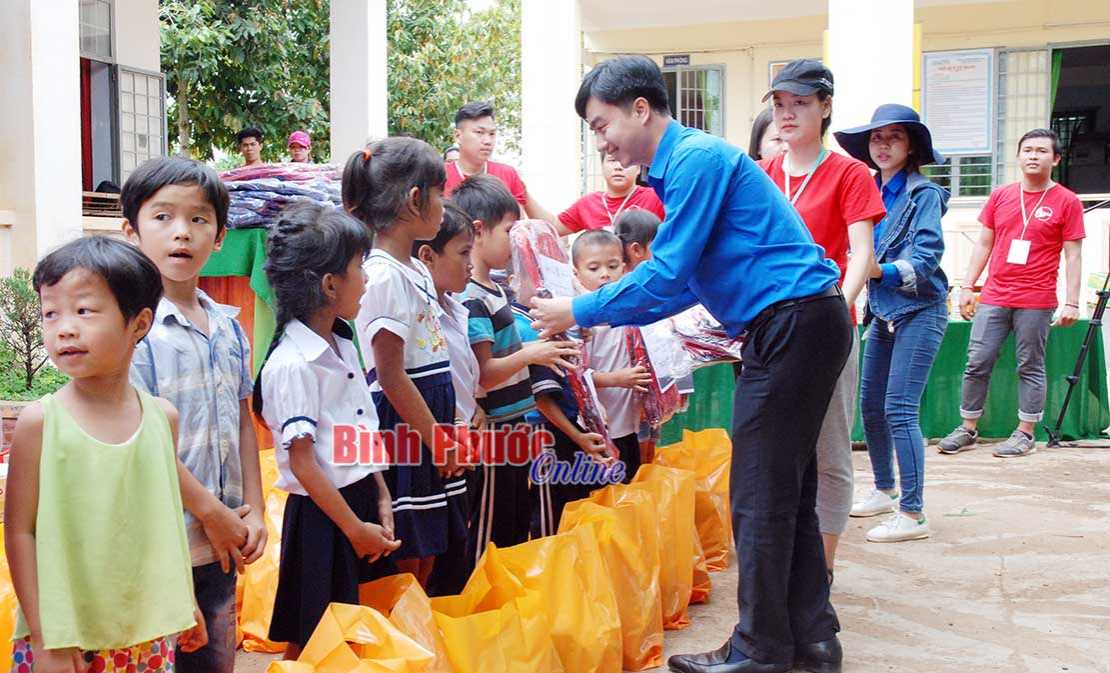 Giảm tỉ lệ học sinh tiểu học bỏ học xuống < 0,002% Giảm tỉ lệ học sinh tiểu học bỏ học xuống < 0,002%