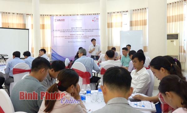 Tập huấn phòng chống bệnh truyền lây giữa động vật và người Tập huấn phòng chống bệnh truyền lây giữa động vật và người