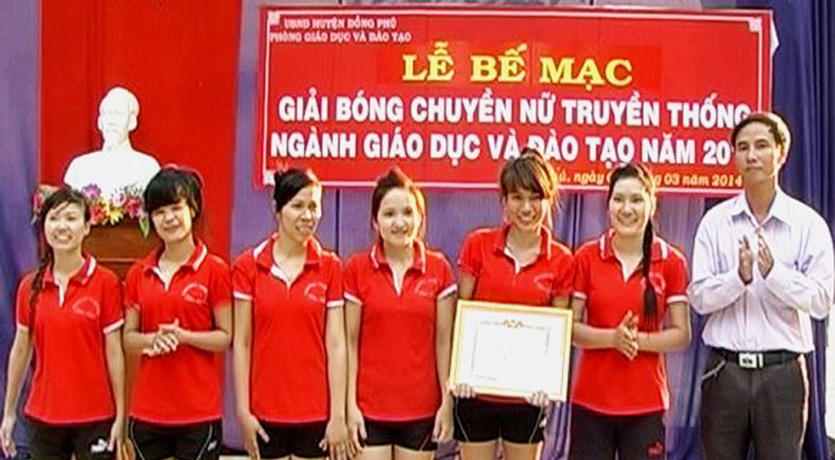 Tổ chức giải bóng chuyền, cầu lông nữ