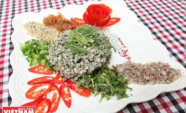 Hương vị ẩm thực miền Trung trong món dắt xúc bánh đa