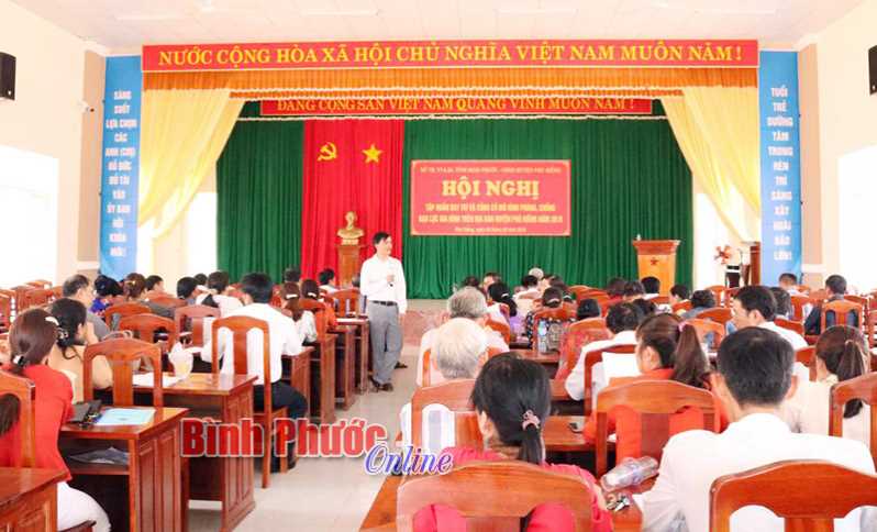 Phú Riềng tập huấn về phòng, chống bạo lực gia đình Phú Riềng tập huấn về phòng, chống bạo lực gia đình