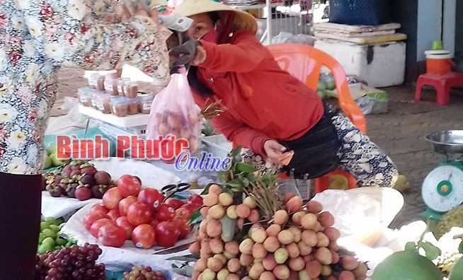 Vải đầu mùa nhưng giá bán không cao Vải đầu mùa nhưng giá bán không cao