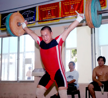 Cử tạ Việt Nam đau đầu với mức lương cho chuyên gia