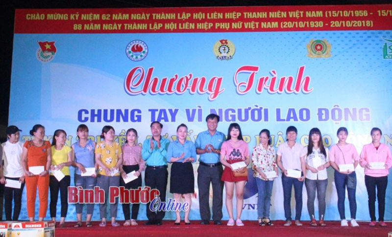 Trang bị kiến thức pháp luật cho công nhân Trang bị kiến thức pháp luật cho công nhân