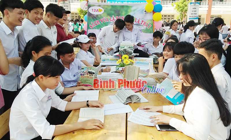 Tưng bừng ngày hội đọc sách Trường THPT Chu Văn An Tưng bừng ngày hội đọc sách Trường THPT Chu Văn An