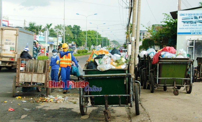Dân khổ vì bãi tập kết rác tạm thời Dân khổ vì bãi tập kết rác tạm thời