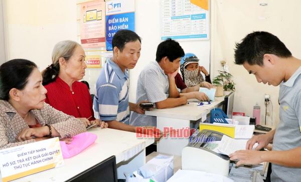 Bù Đốp chi hỗ trợ người lao động mất việc do dịch Covid-19 Bù Đốp chi hỗ trợ người lao động mất việc do dịch Covid-19