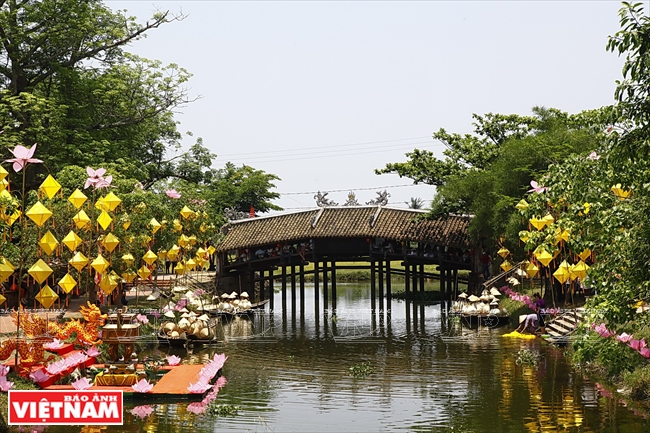 Chợ quê cầu ngói Thanh Toàn