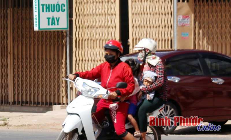 Đừng thờ ơ đội mũ bảo hiểm cho trẻ em