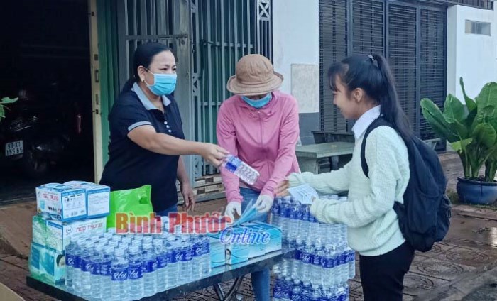 Bán dưa cà muối... để ủng hộ phòng chống Covid-19 Bán dưa cà muối... để ủng hộ phòng chống Covid-19