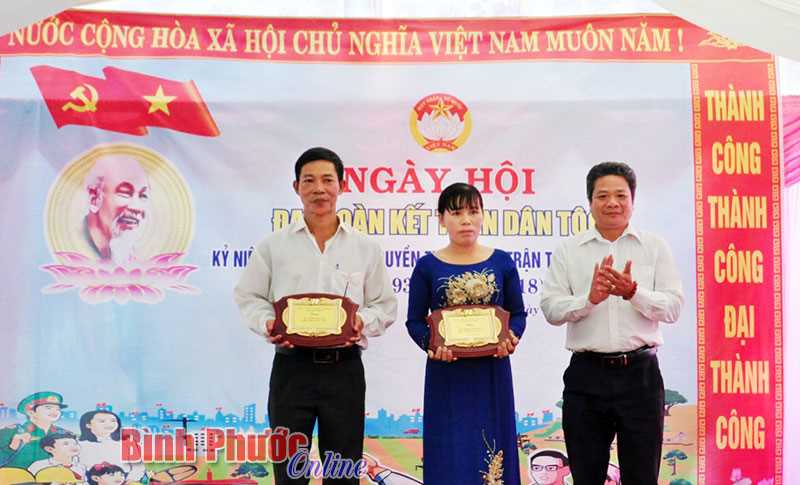Ngày hội đại đoàn kết dân tộc tại ấp Văn Hiên 1 Ngày hội đại đoàn kết dân tộc tại ấp Văn Hiên 1