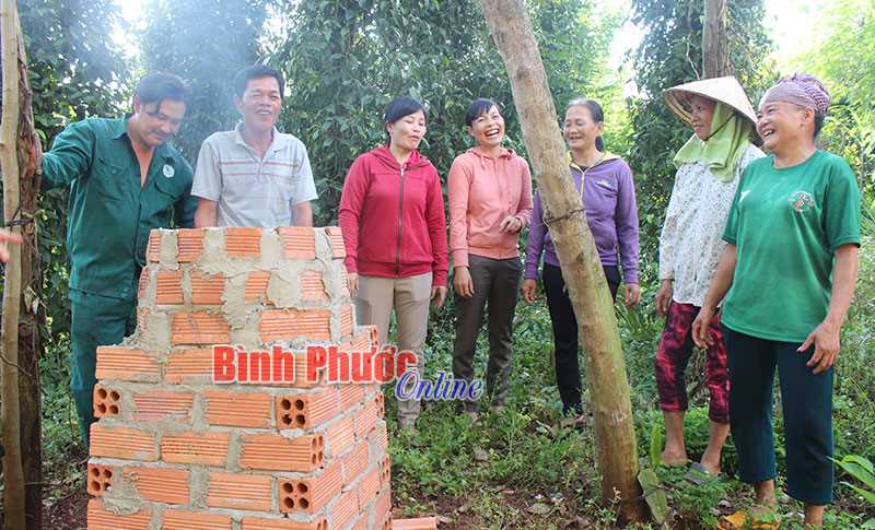 Lò đốt rác tại gia đình: Việc làm nhỏ - ý nghĩa lớn Lò đốt rác tại gia đình: Việc làm nhỏ - ý nghĩa lớn
