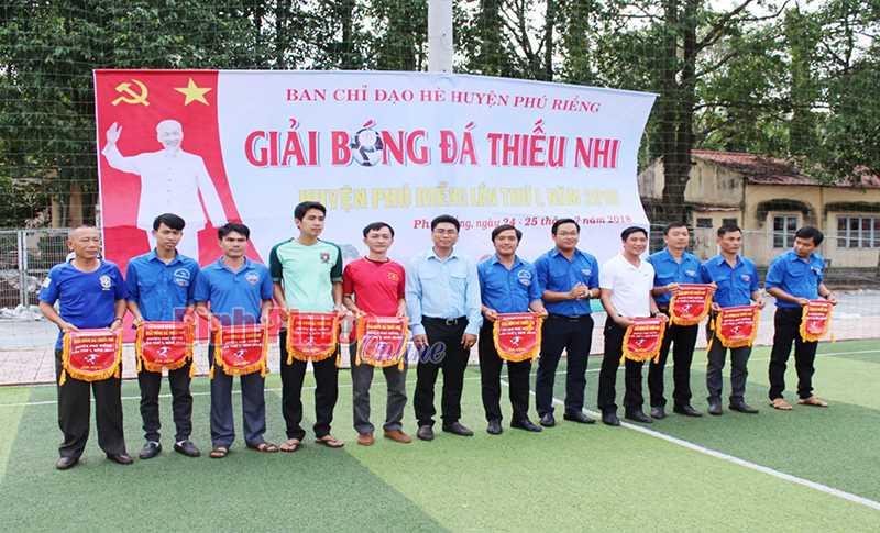 10 đội tham gia giải bóng đá thiếu nhi huyện Phú Riềng lần I, năm 2018 10 đội tham gia giải bóng đá thiếu nhi huyện Phú Riềng lần I, năm 2018