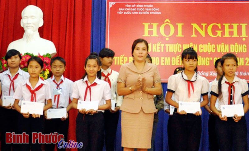 10hocsinh.jpg