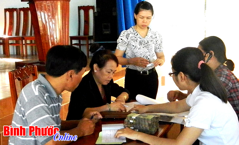 10 hộ nông dân Thành Tâm được vay 300 triệu đồng 10 hộ nông dân Thành Tâm được vay 300 triệu đồng