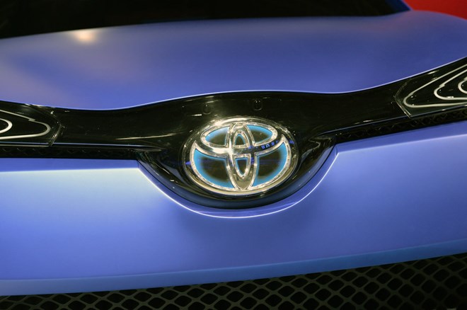 10toyotachrconceptparis.jpg