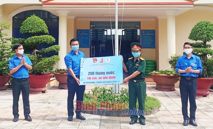 138 triệu đồng hỗ trợ Bộ chỉ huy Quân sự tỉnh phòng, chống dịch Covid-19 138 triệu đồng hỗ trợ Bộ chỉ huy Quân sự tỉnh phòng, chống dịch Covid-19