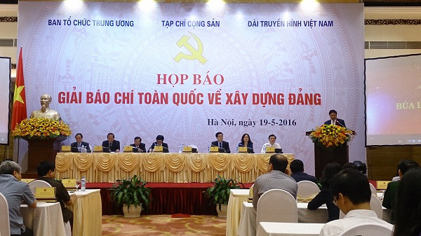 Phát động giải báo chí “Búa liềm vàng”