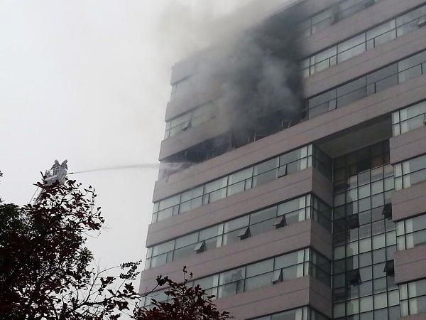 Cháy lớn ở đại học Ngoại thương Hà Nội, lo có người mắc kẹt Cháy lớn ở đại học Ngoại thương Hà Nội, lo có người mắc kẹt