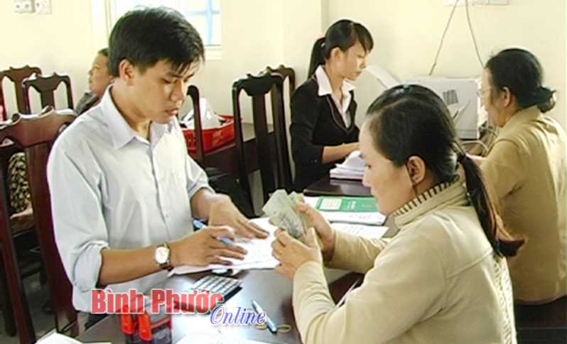 Cầu nối đưa vốn chính sách đến hộ nghèo Cầu nối đưa vốn chính sách đến hộ nghèo