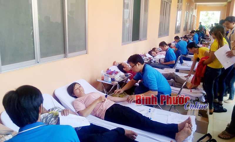 Huyện Bù Gia Mập thu 284 đơn vị máu tình nguyện Huyện Bù Gia Mập thu 284 đơn vị máu tình nguyện