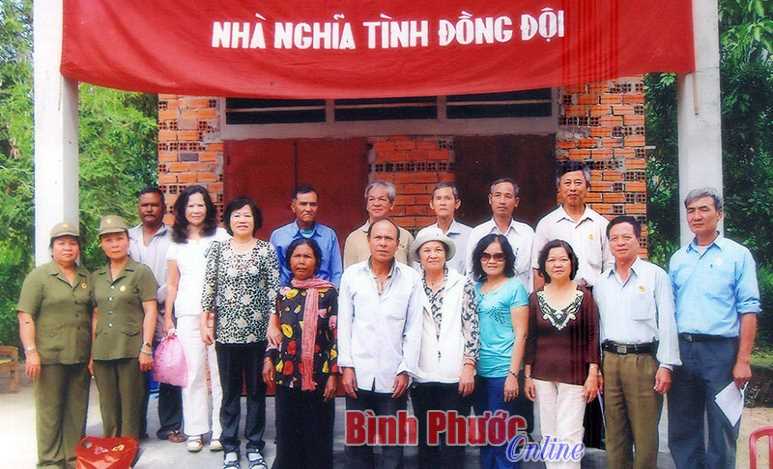 Giúp đồng đội ổn định cuộc sống Giúp đồng đội ổn định cuộc sống