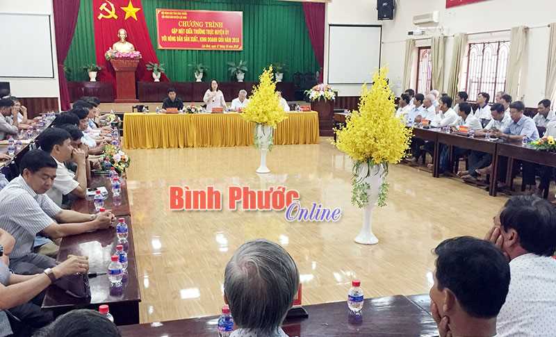 Huyện ủy Lộc Ninh gặp mặt 80 nông dân sản xuất - kinh doanh giỏi Huyện ủy Lộc Ninh gặp mặt 80 nông dân sản xuất - kinh doanh giỏi