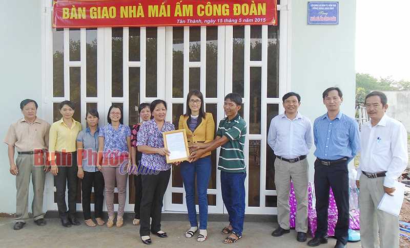 11 mái ấm công đoàn tặng công đoàn viên khó khăn 11 mái ấm công đoàn tặng công đoàn viên khó khăn