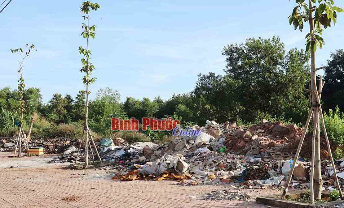 Có camera an ninh - vẫn đổ rác Có camera an ninh - vẫn đổ rác