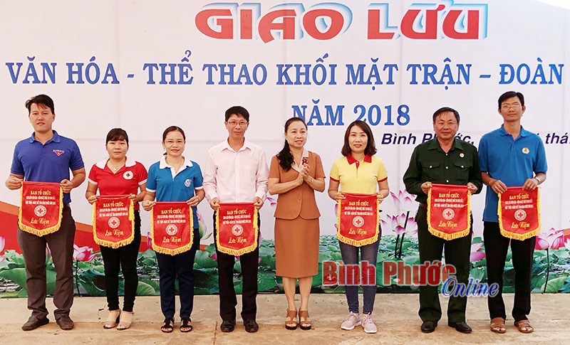 Khối thi đua số 2 giao lưu văn nghệ - thể thao Khối thi đua số 2 giao lưu văn nghệ - thể thao