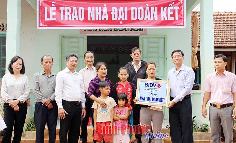 Nhân dân Phước Long ủng hộ Quỹ “Vì người nghèo” 4,96 tỷ đồng Nhân dân Phước Long ủng hộ Quỹ “Vì người nghèo” 4,96 tỷ đồng