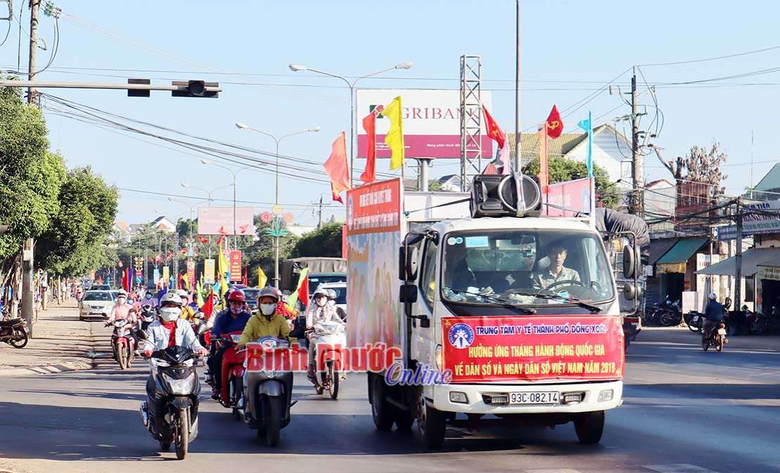 Diễu hành hưởng ứng tháng hành động quốc gia về dân số Diễu hành hưởng ứng tháng hành động quốc gia về dân số