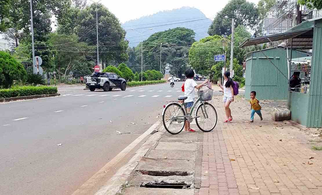 “Bẫy” bên lề đường “Bẫy” bên lề đường