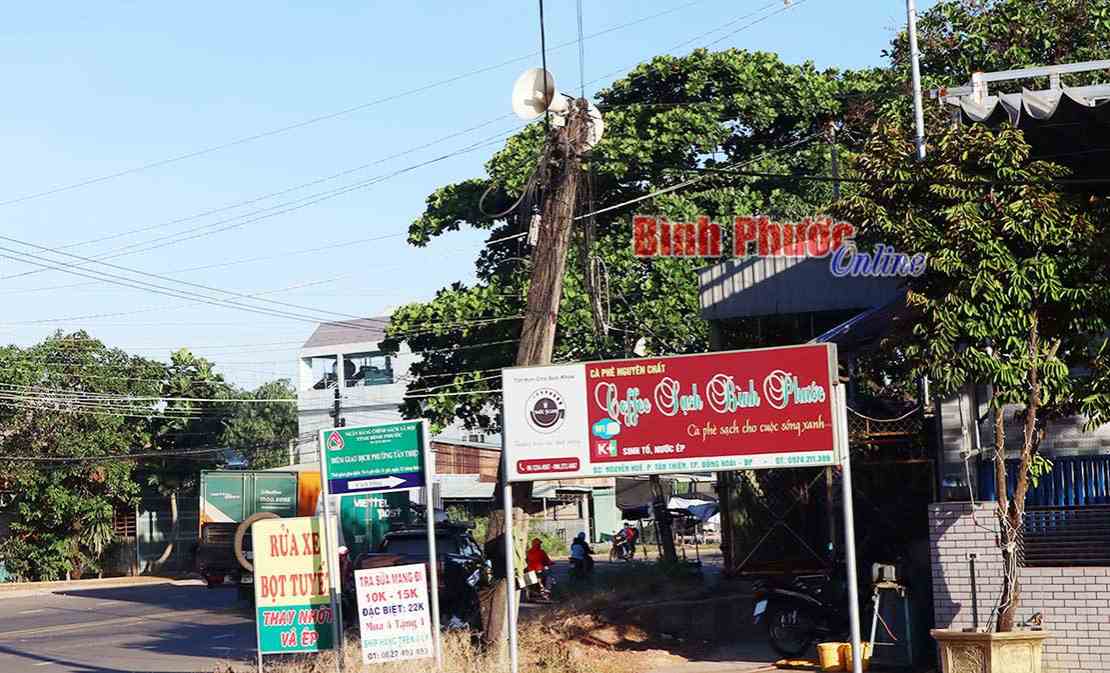 Trụ điện “oằn mình” Trụ điện “oằn mình”