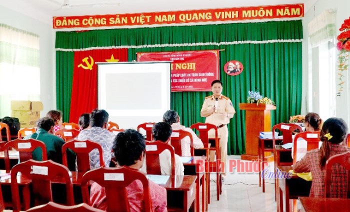 Hớn Quản: Phổ biến pháp luật về giao thông cho đồng bào DTTS