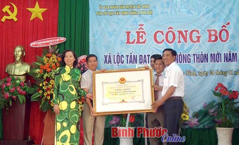 Lộc Tấn đón bằng công nhận xã nông thôn mới Lộc Tấn đón bằng công nhận xã nông thôn mới