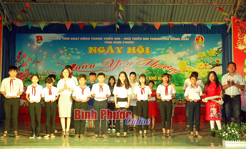 Sôi nổi đêm hội “Xuân yêu thương”