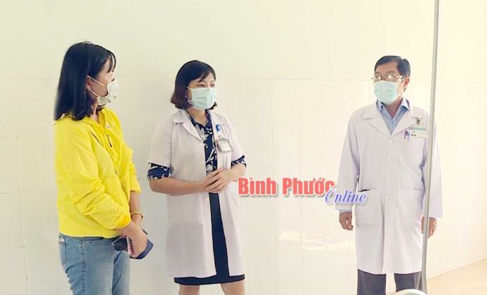 Những “chiến sĩ” áo trắng Những “chiến sĩ” áo trắng