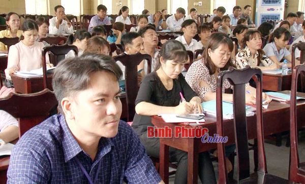 Cán bộ cơ sở cập nhật thông tư xác định mức độ khuyết tật Cán bộ cơ sở cập nhật thông tư xác định mức độ khuyết tật