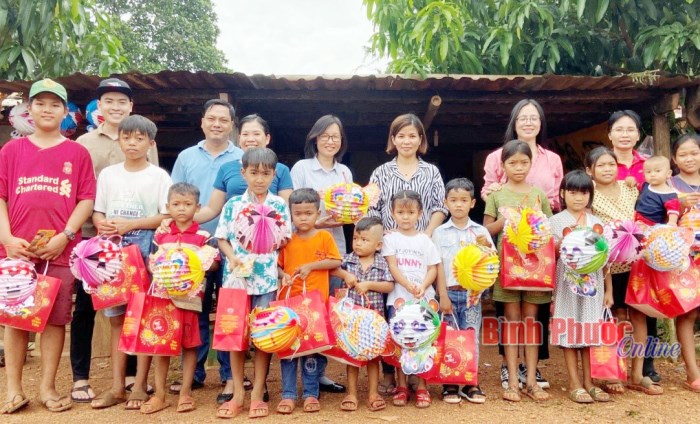 Mang niềm vui đến với trẻ em trên đảo Sơn Trung Mang niềm vui đến với trẻ em trên đảo Sơn Trung