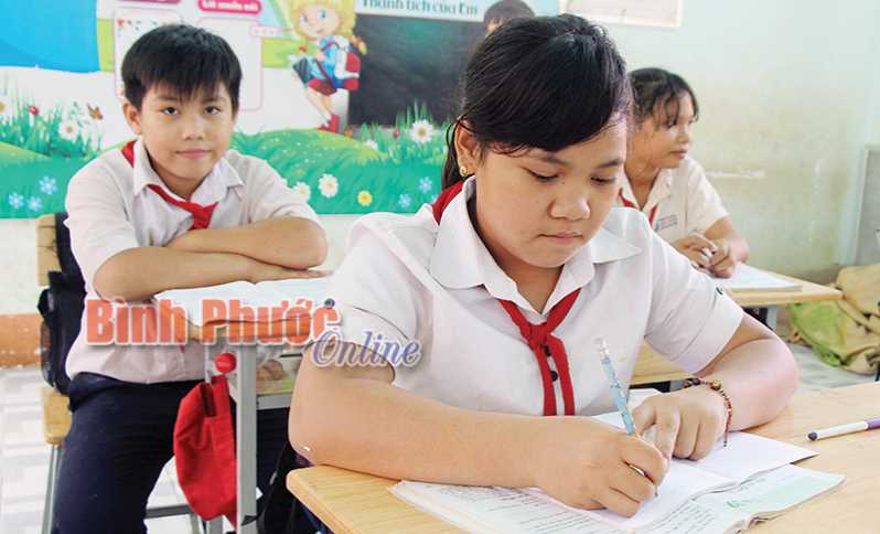 Em Thị Thúy Nga vượt khó học giỏi