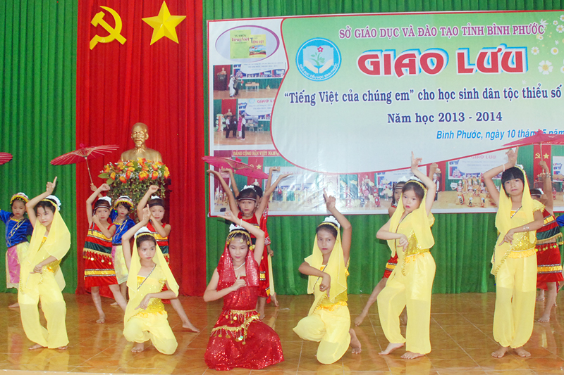 Trên 200 học sinh dân tộc thiểu số giao lưu “Tiếng Việt của chúng em” Trên 200 học sinh dân tộc thiểu số giao lưu “Tiếng Việt của chúng em”
